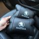 Автомобільні подушки 2 шт на підголівник Skoda / Шкідливість, з натуральної шкіри, стильний аксесуар для GQ-691 вашого авто