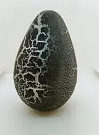 Яйцо с динозавром Орбиз (из гидрогеля) большое черно-серое 7x11 см (40414)