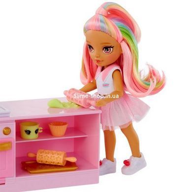 Ігровий набір з лялькою RAINBOW HIGH серії "Littles" &ndash; КОНДИТЕРСЬКА КЕНДІ (з аксесуарами)