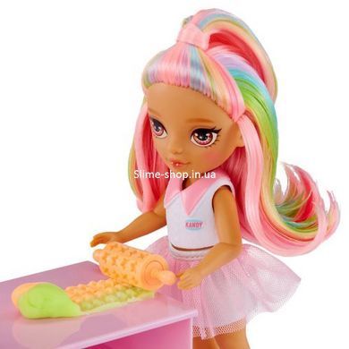 Ігровий набір з лялькою RAINBOW HIGH серії "Littles" &ndash; КОНДИТЕРСЬКА КЕНДІ (з аксесуарами)
